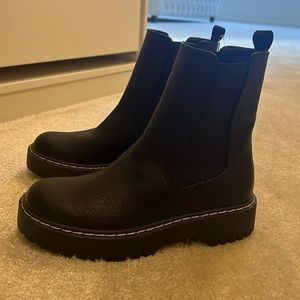 Winter boots brand new never used !!!